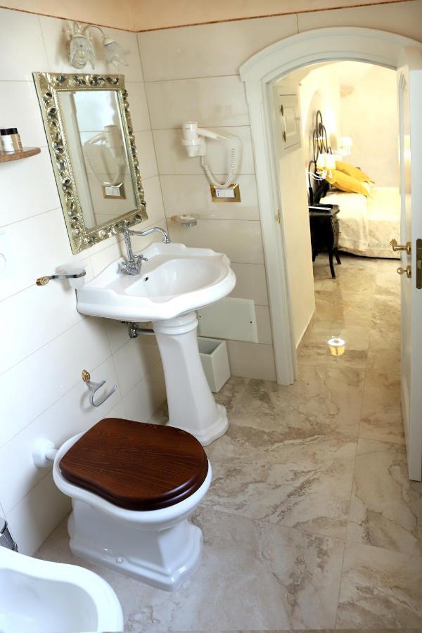 Bed and Breakfast Palazzo Castiglione Gallipoli Exterior foto